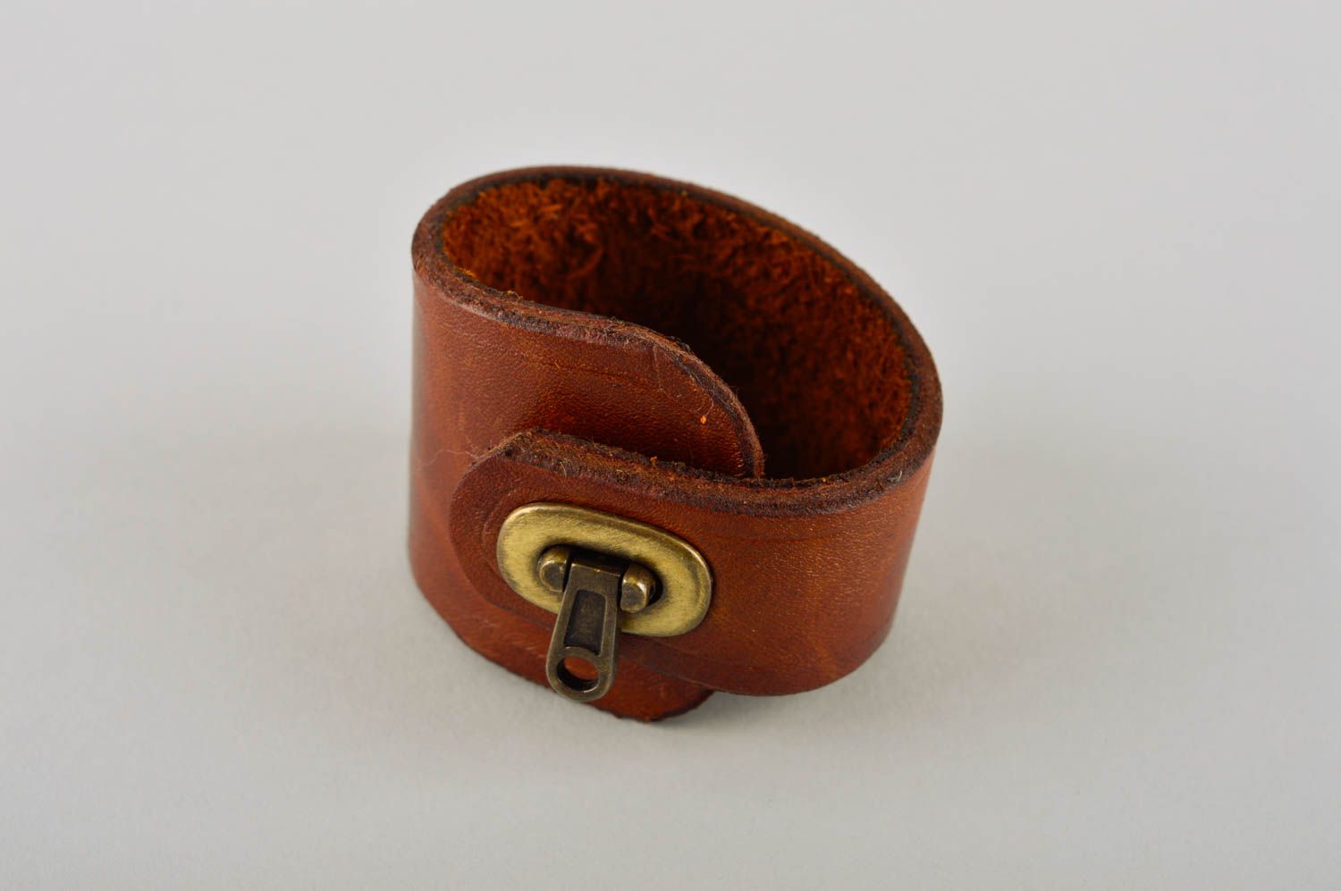 Bracelet cuir Bijoux fait main large de couleur marron Accessoires cuir photo 2