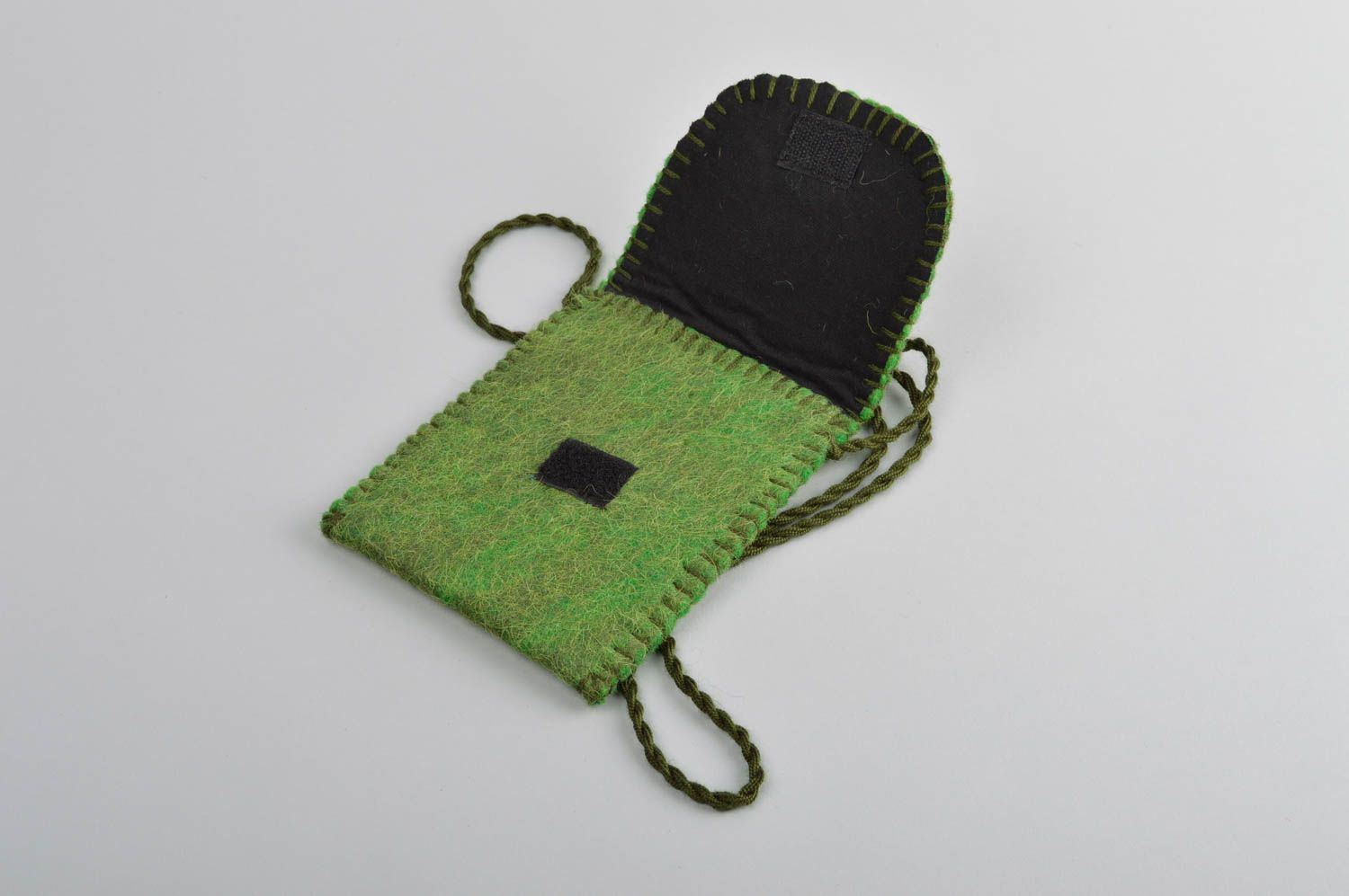 Handmade Accessoire für Frauen Filz Tasche Geschenk für Frauen grün mit Blume foto 5