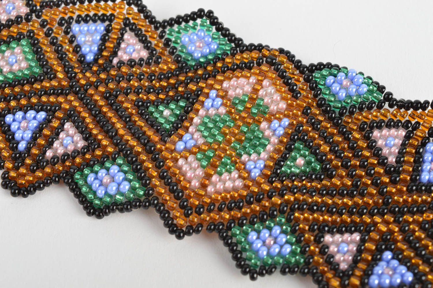 Handmade breites Armband aus Glasperlen mit Ornament im ethnischen Stil bunt foto 4