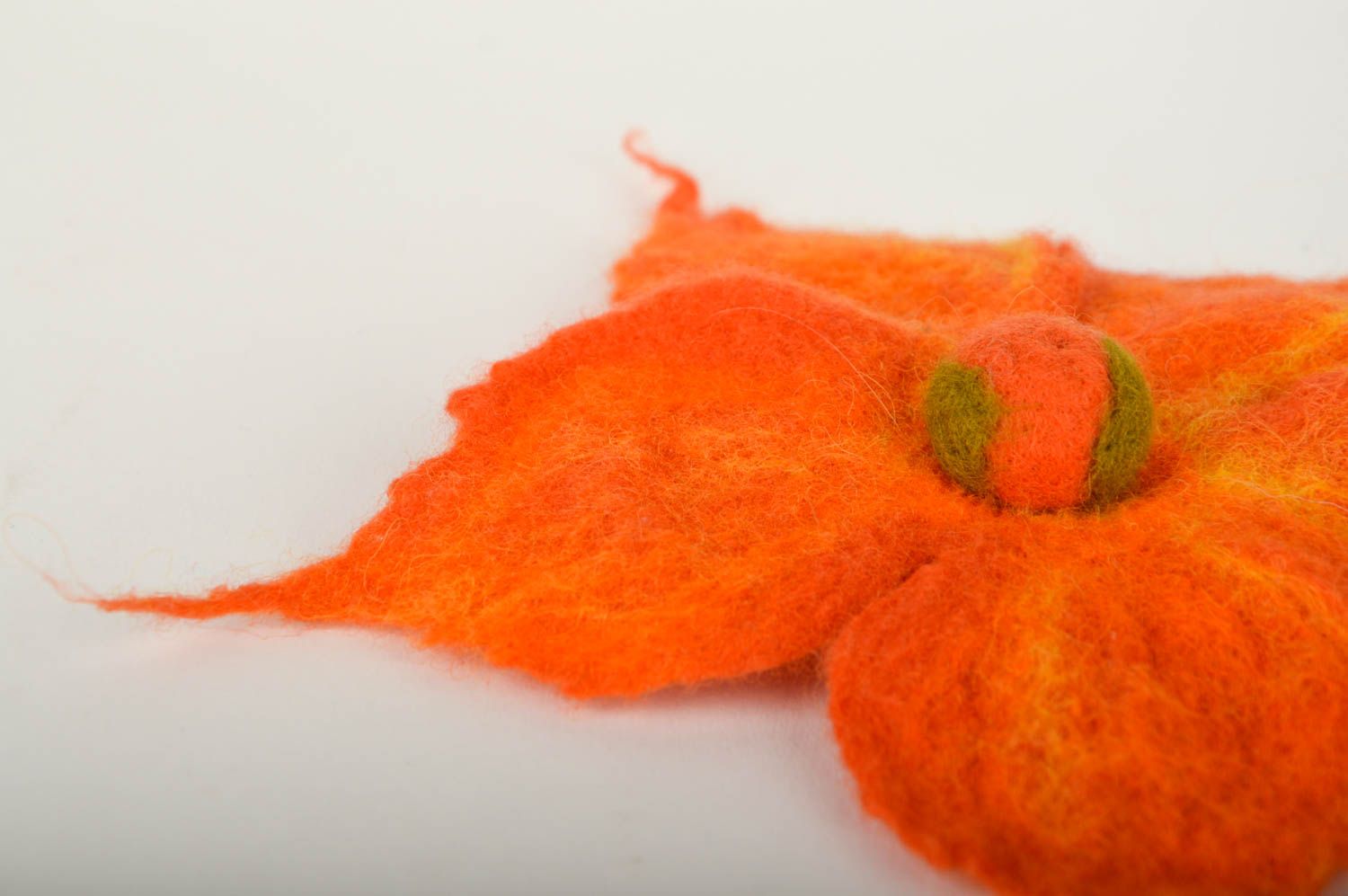 Grosse Broche fleur faite main orange en laine feutrée Accessoire femme photo 4