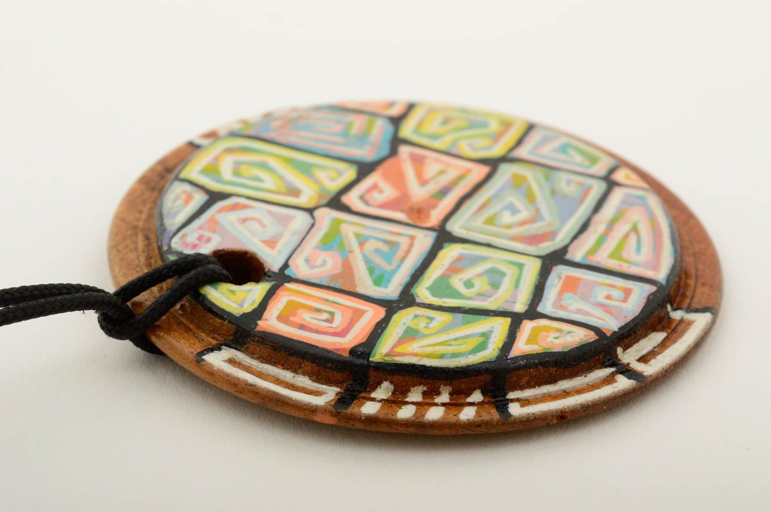 Pendentif bois Bijou fait main rond motif multicolore Accessoire femme tendance photo 4