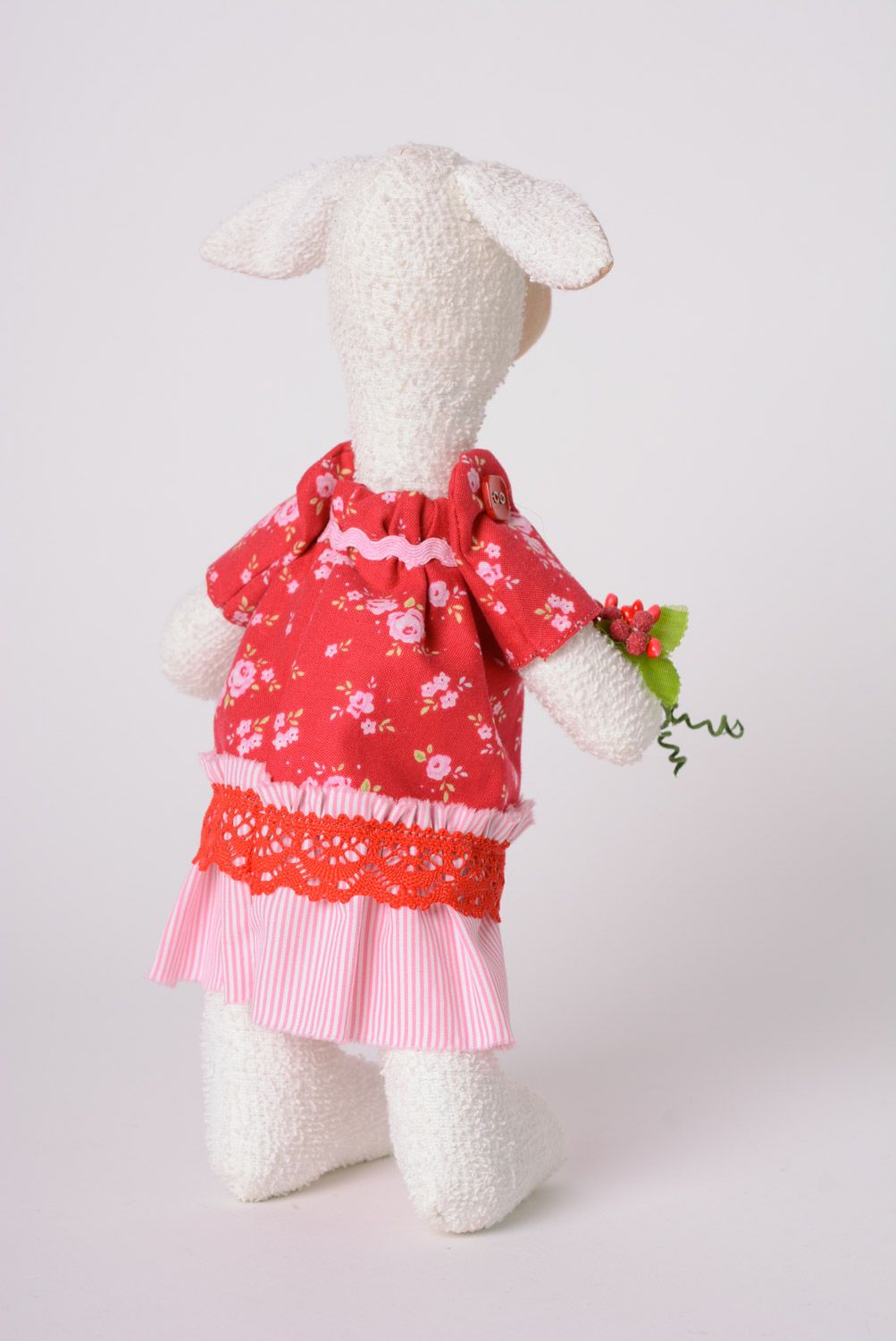 Мягкая игрушка текстильная овечка ручной работы из махровой ткани для декора дома фото 4