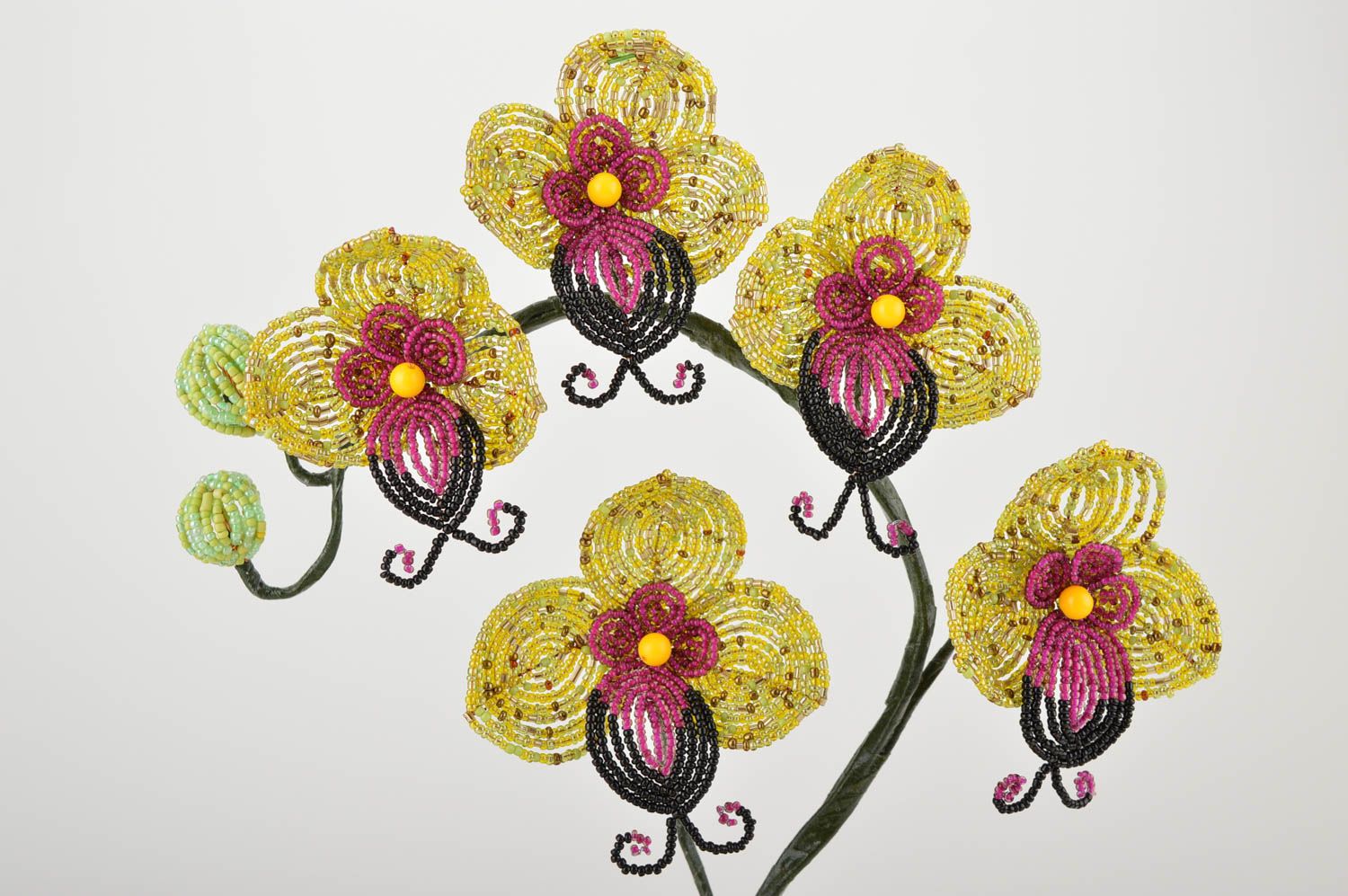 Композиция из бисера ручной работы желтая орхидея из бисера цветок из бисера фото 2