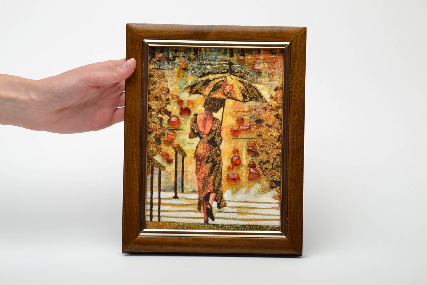 Tableau mural imprimé avec ambre Fille avec parapluie dans un cadre en bois photo 5