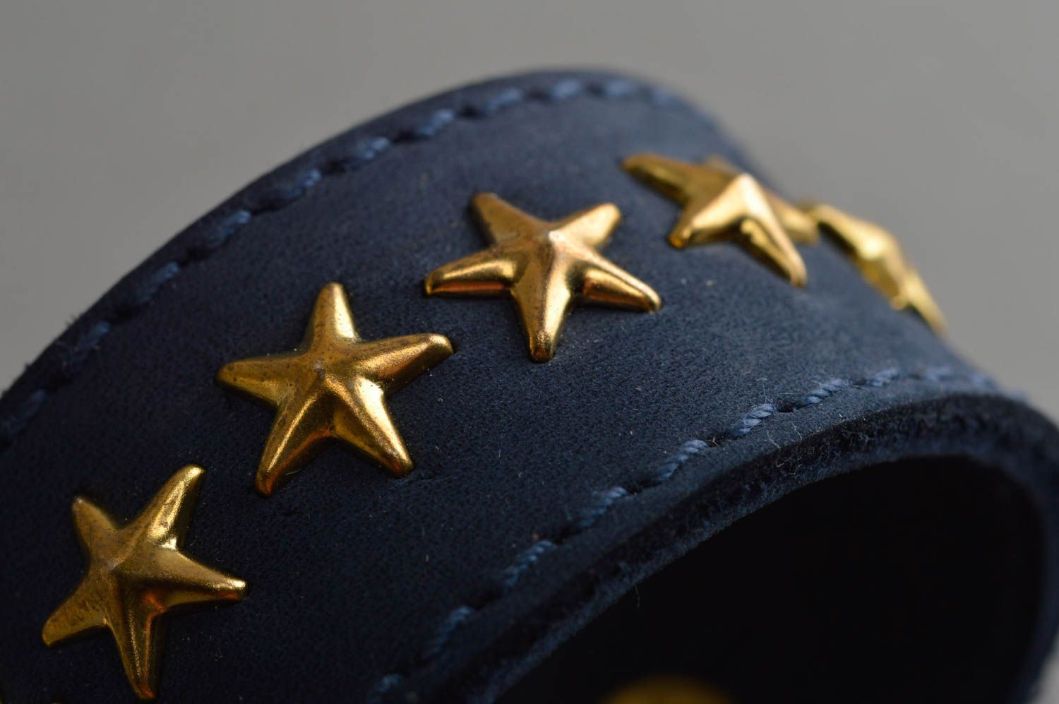 Синий кожаный браслет со звездами хенд мейд оригинальный широкий авторский  фото 10