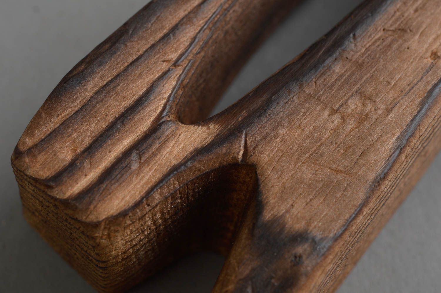 Figura de madera pequeña hecha a mano souvenir original elemento decorativo foto 5