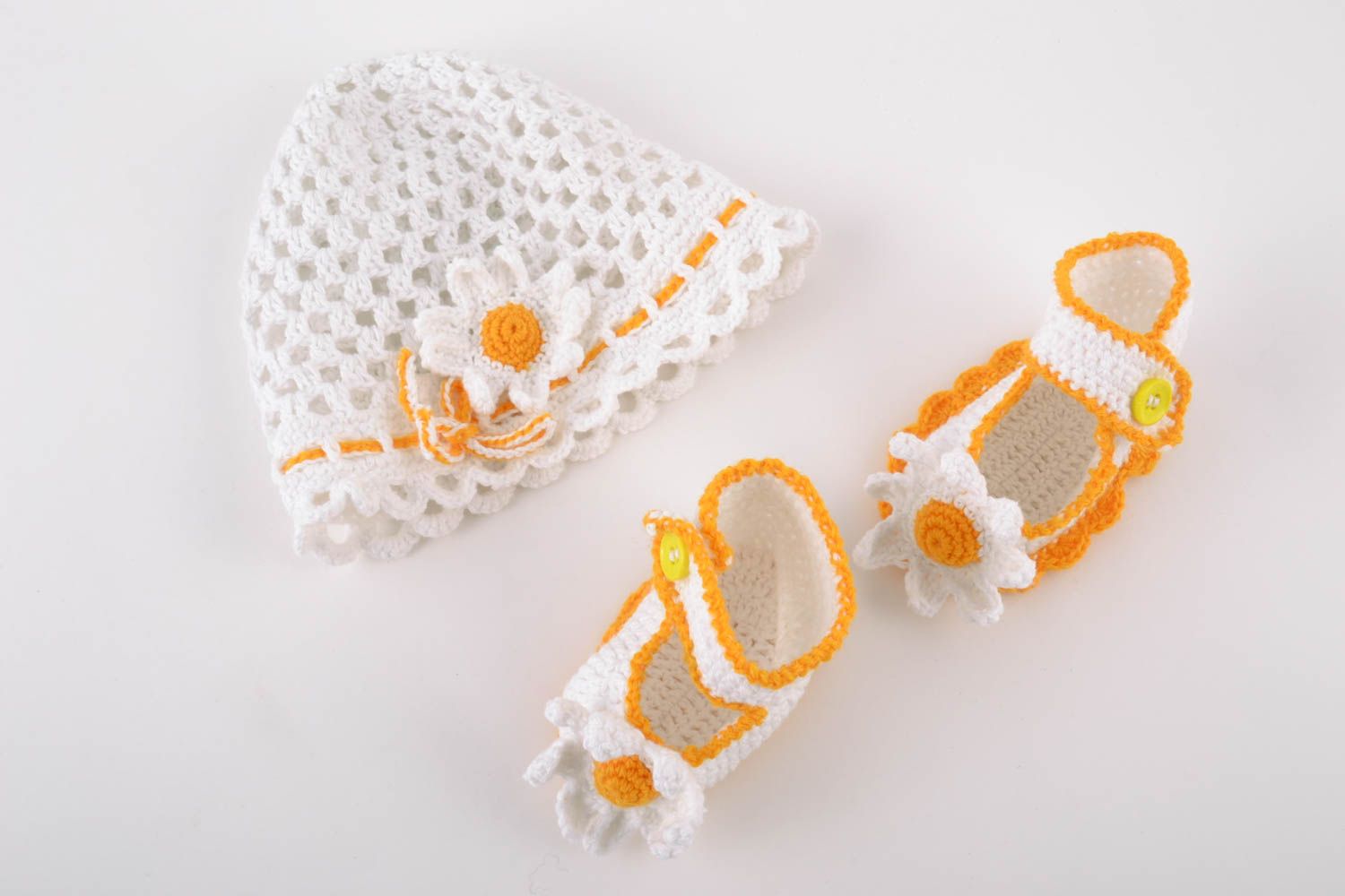 Set of 2 handmade crochet baby accessories white and yellow hat and shoes  photo 2