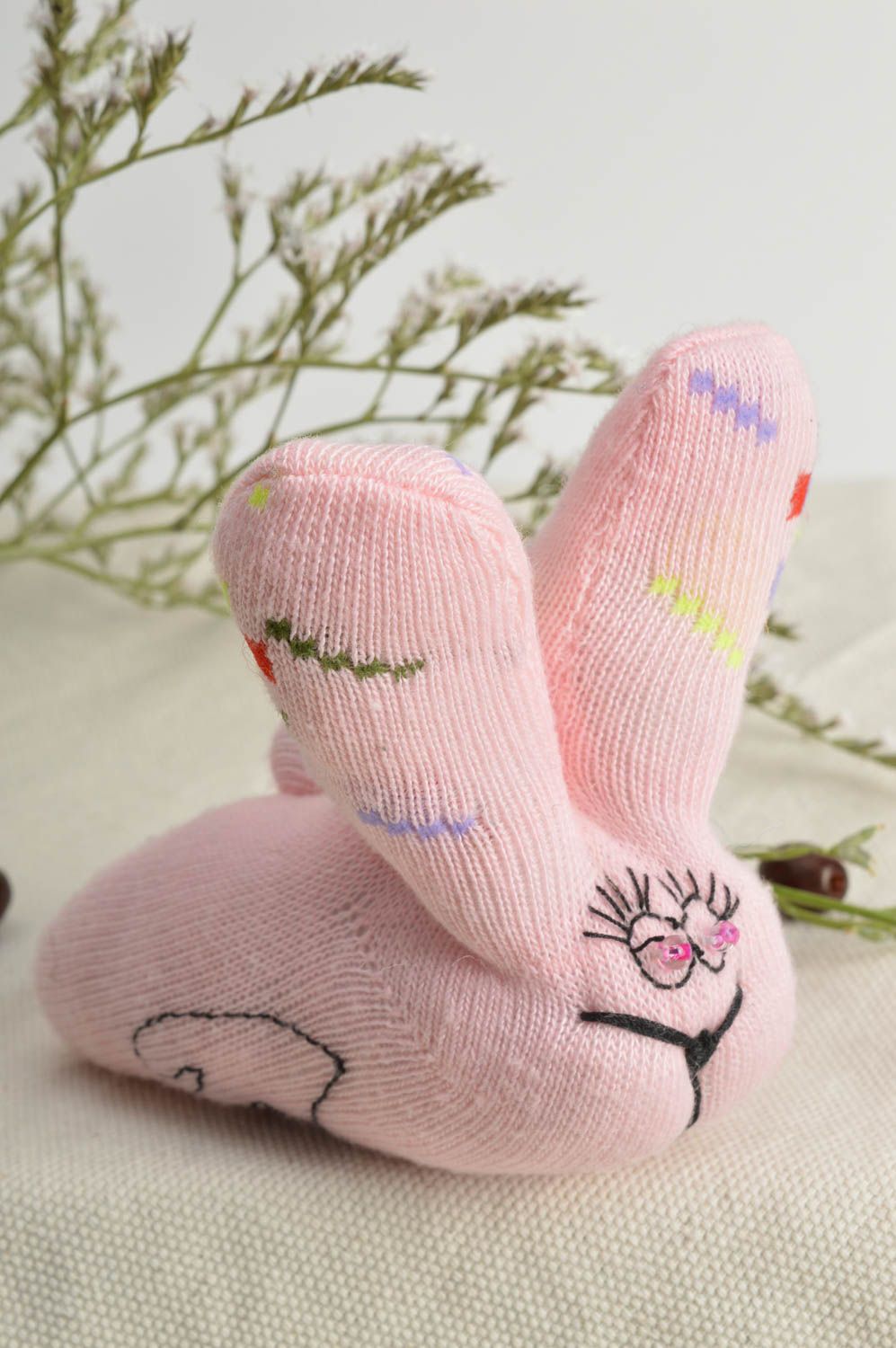 Peluche lapin rose en tissu tricot petite belle originale faite à la main photo 1