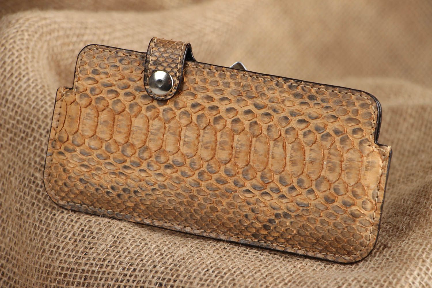 Cell phone case made of python leather photo 4