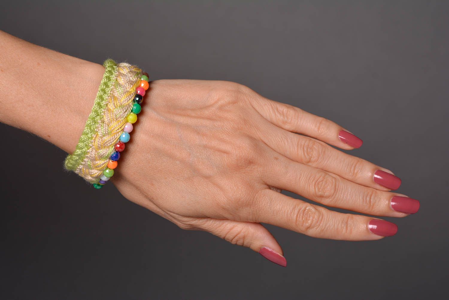 Bracelet large Bijou fait main tressé en fils avec perles colorées Cadeau femme photo 2