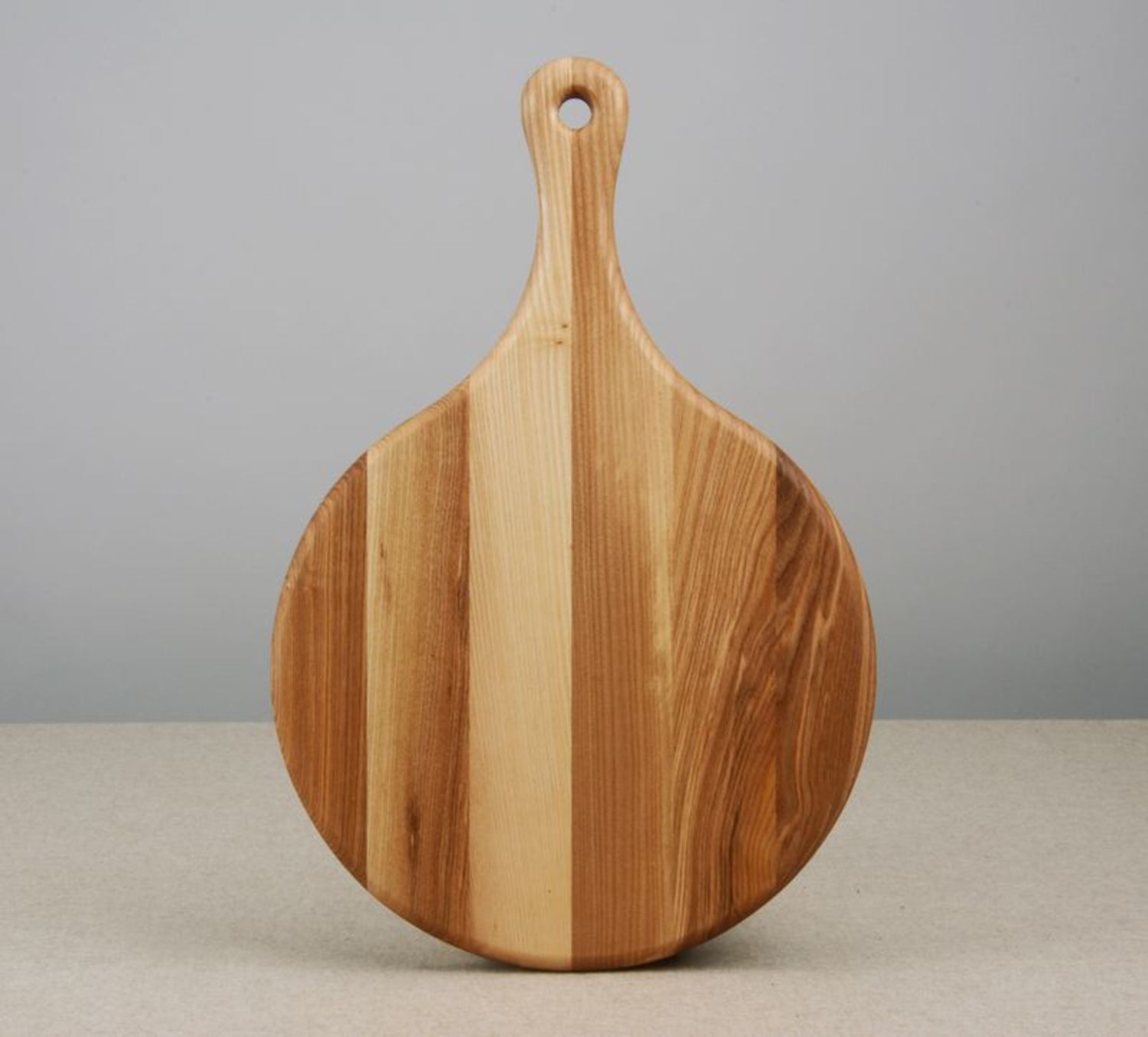Wooden chopping board with handle photo 4