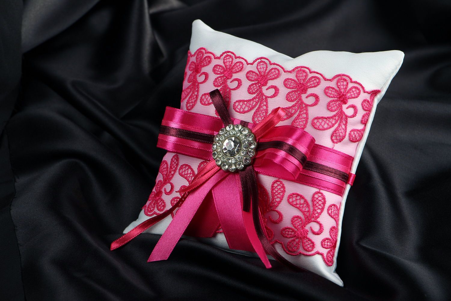 Satin pillow for rings photo 4