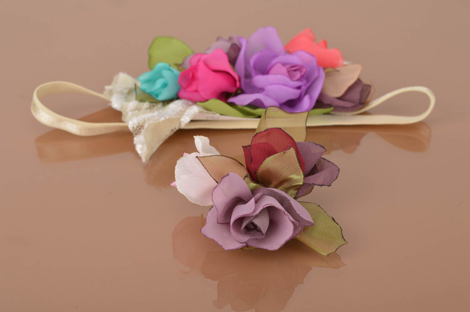 Набор украшений с цветами в технике канзаши брошь и повязка на голову Букет Роз  фото 2