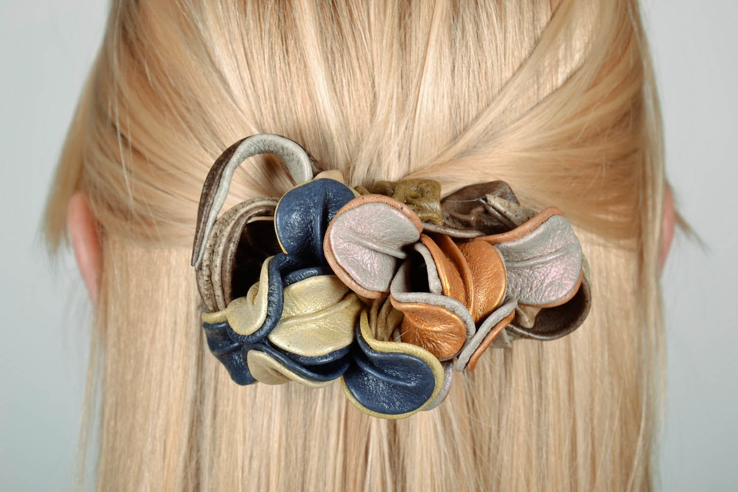 Fermaglio per capelli di cuoio fatto a mano spilla originale accessorio da donna foto 4
