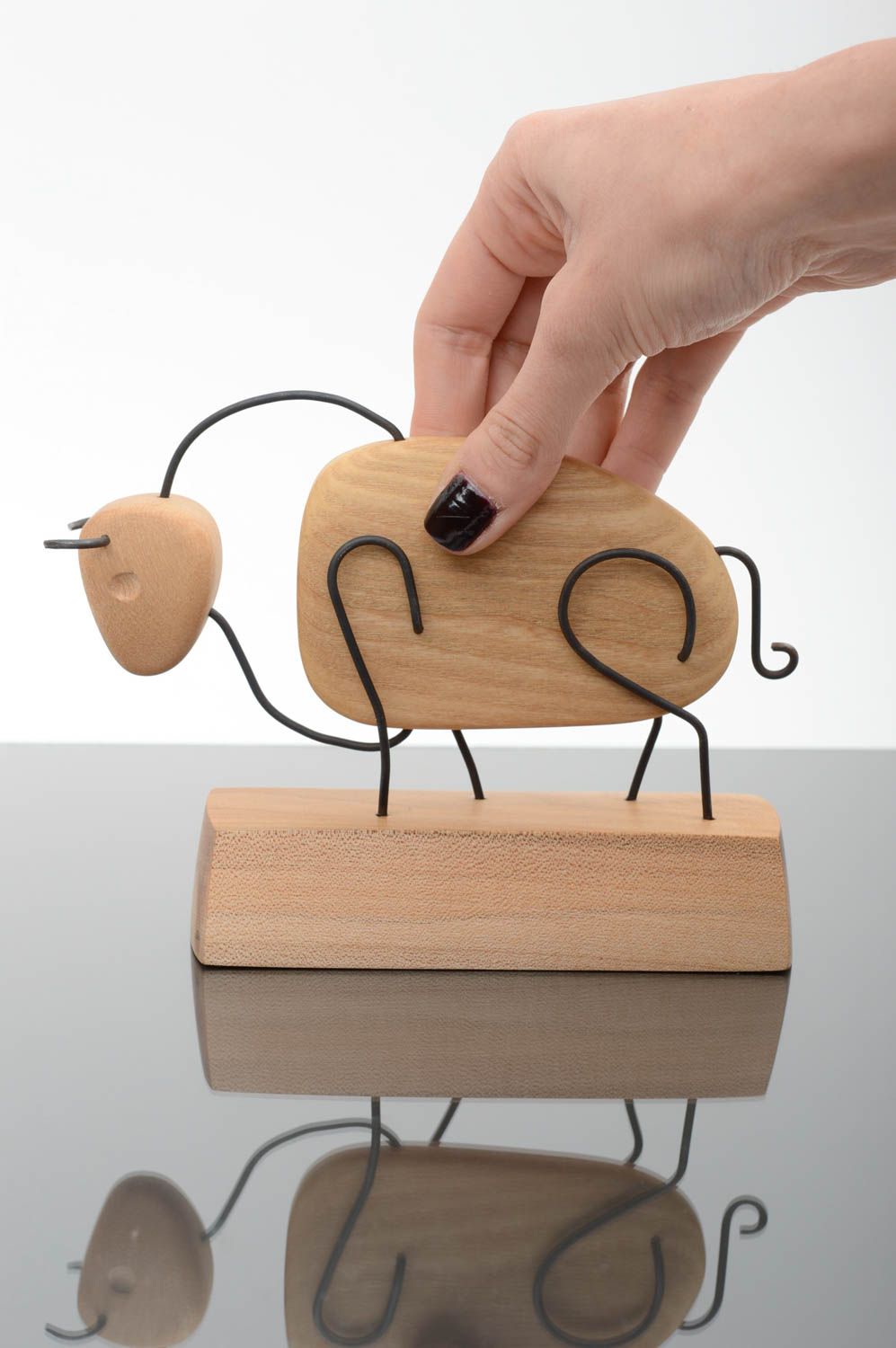 Figurine bison fait main Statuette déco Cadeau original souvenir en bois photo 5