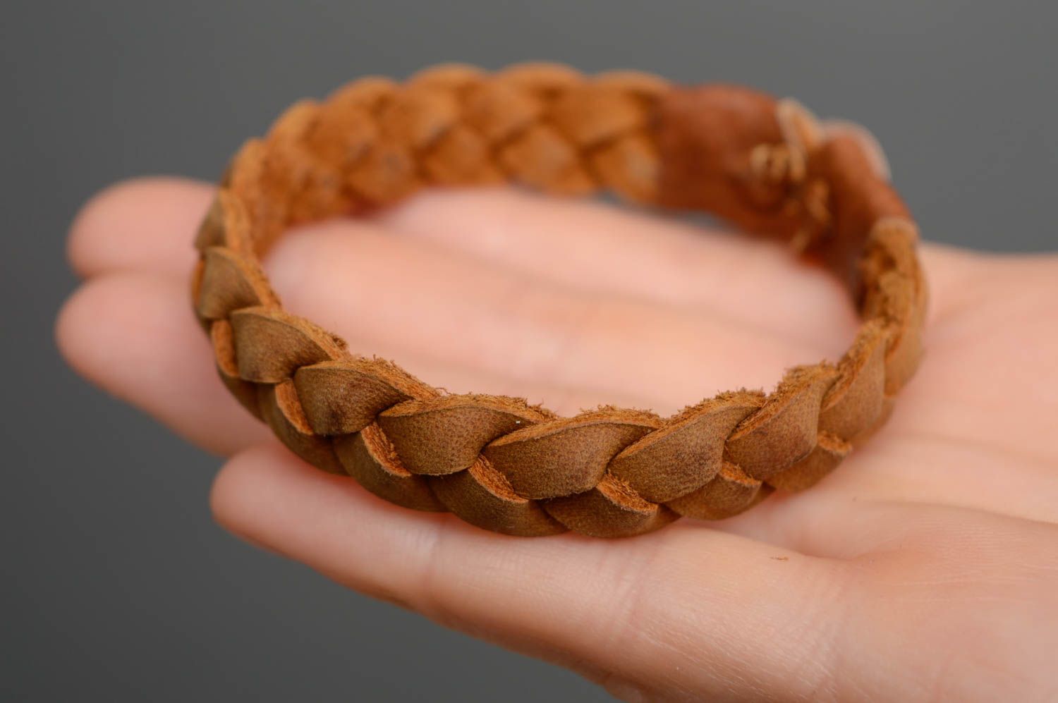 Brown thin woven leather bracelet photo 4