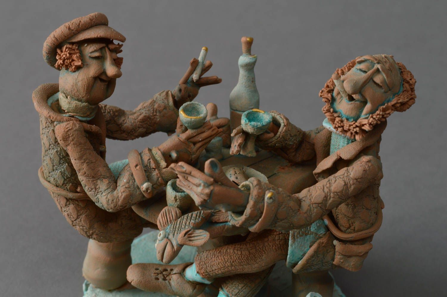 Красивая глиняная статуэтка забавная миниатюра ручной работы Встреча друзей фото 2