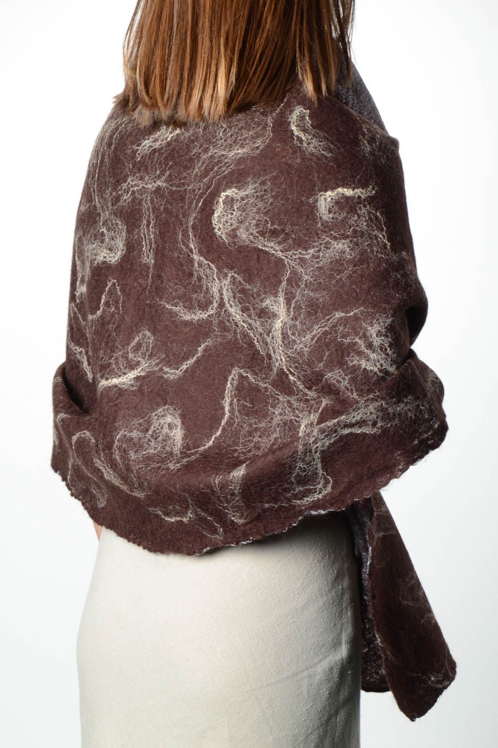 Grand Châle fait main en laine feutrée en fils de soie marron Vêtement femme photo 2