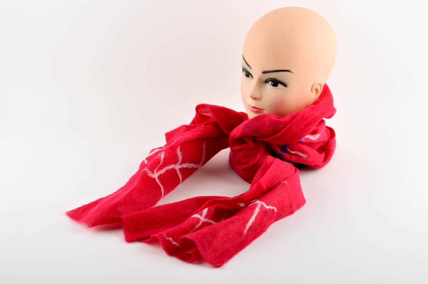Handmade gefilzter Schal Frauen Accessoire roter Schal aus Wolle gemustert grell foto 1