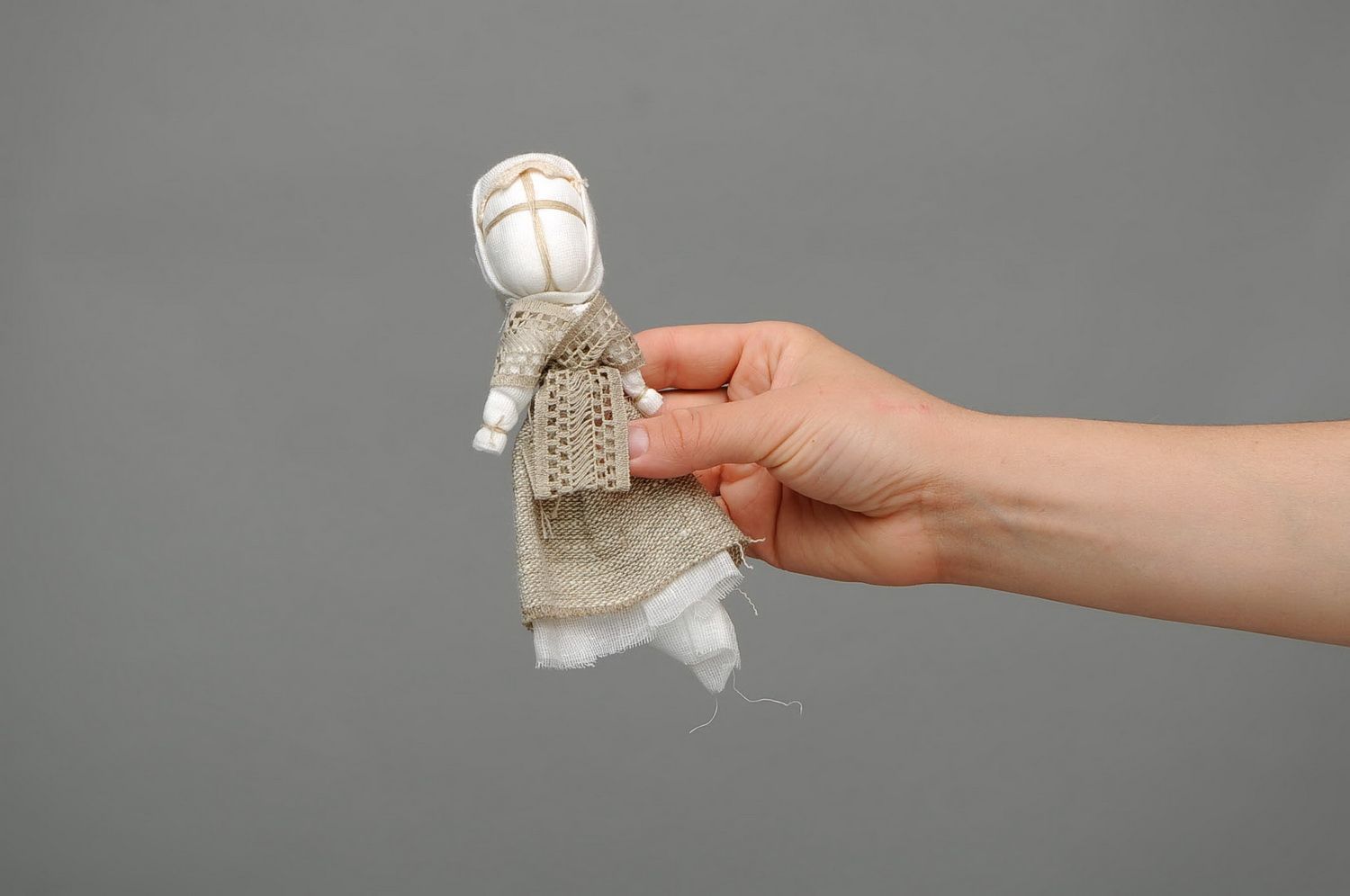Bambola etnica di stoffa fatta a mano amuleto talismano giocattolo slavo  foto 2