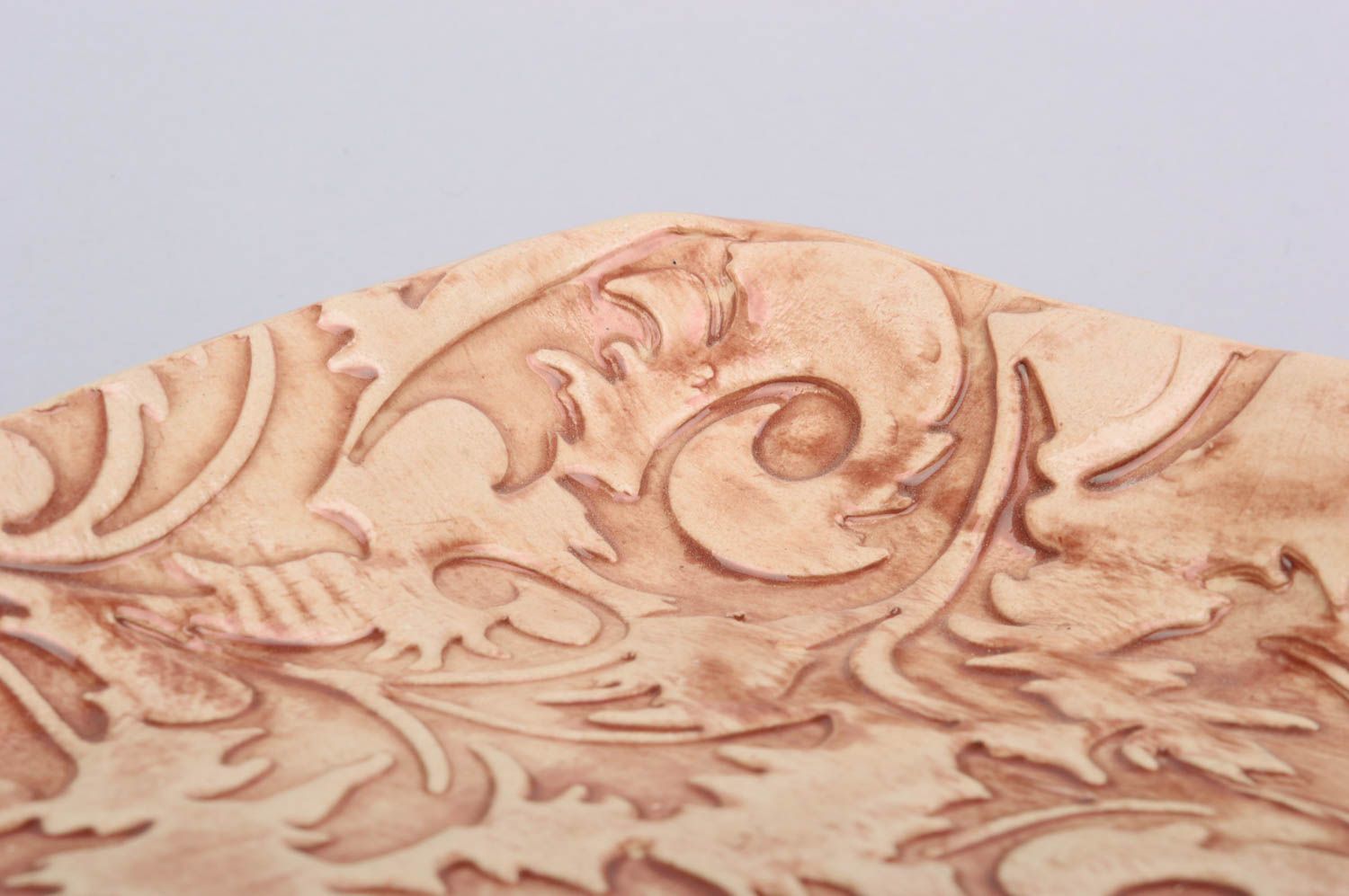 Handgemachter keramischer rechteckiger Teller aus Ton mit Glasur Bemalung  foto 4