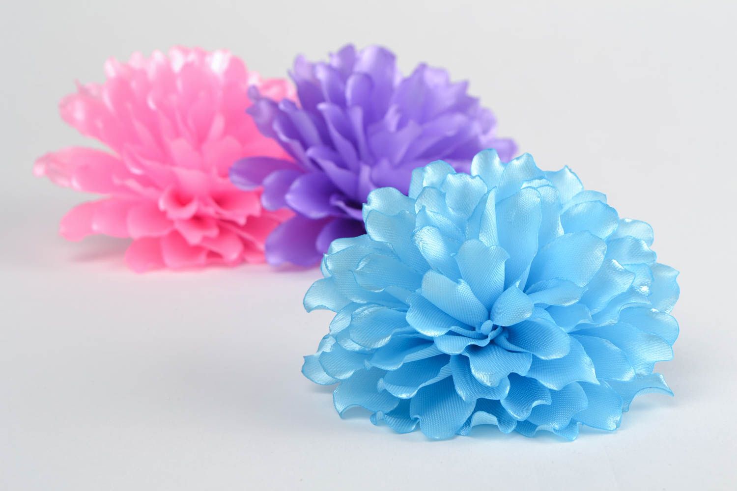 Set of handmade children's satin ribbon flower hair ties 3 pieces photo 4