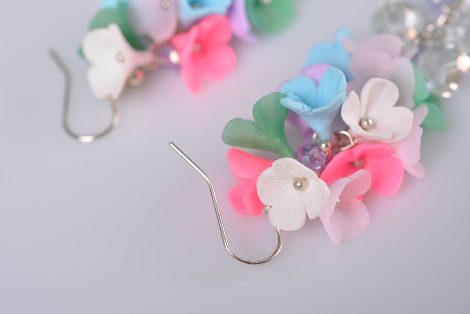Boucles d'oreilles en pâte polymère pendantes multicolores florales faites main photo 5