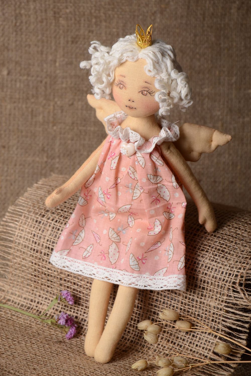 Кукла ручной работы кукла из ткани мягкая кукла с крыльями в короне красивая фото 1