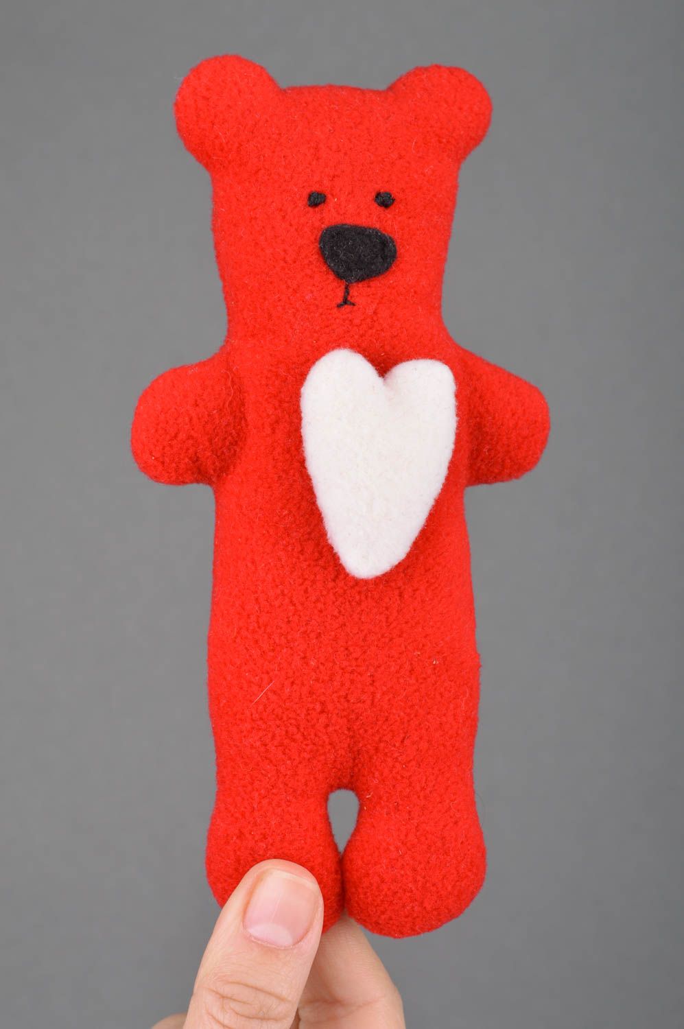 Rotes schönes Kuscheltier Bär aus Fleece mit Herzen schön klein handgemacht foto 3