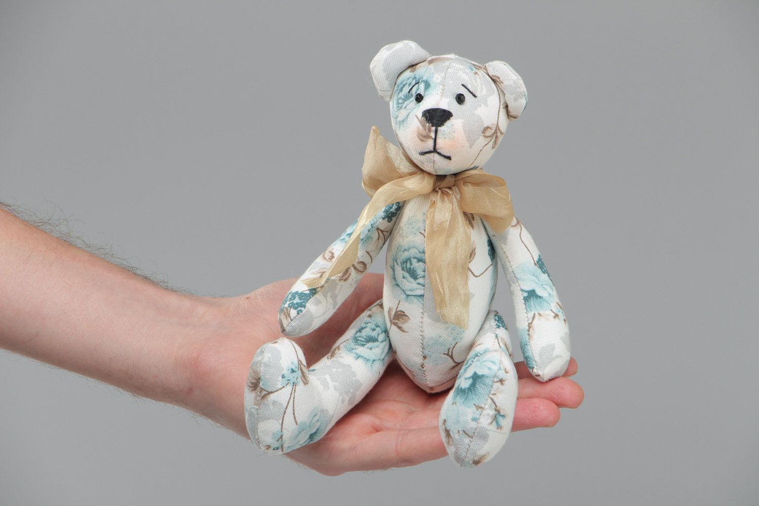 Хлопковая мягкая игрушка в виде медвежонка с бантиком ручной работы красивая фото 5