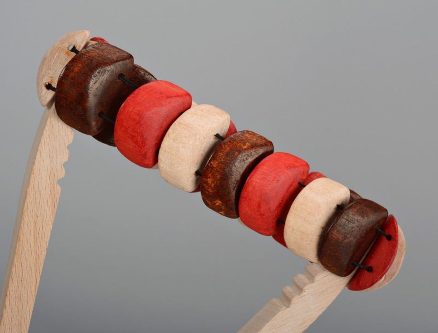 Holzarmband mit Gummizug foto 4