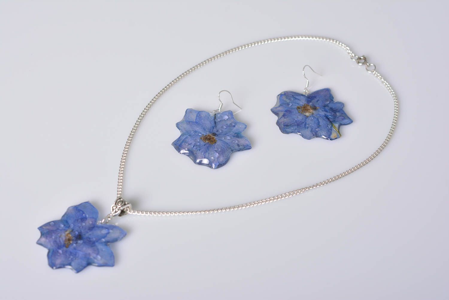 Parure de Bijoux en résine faite main fleurs bleues Boucles d'oreilles pendentif photo 1