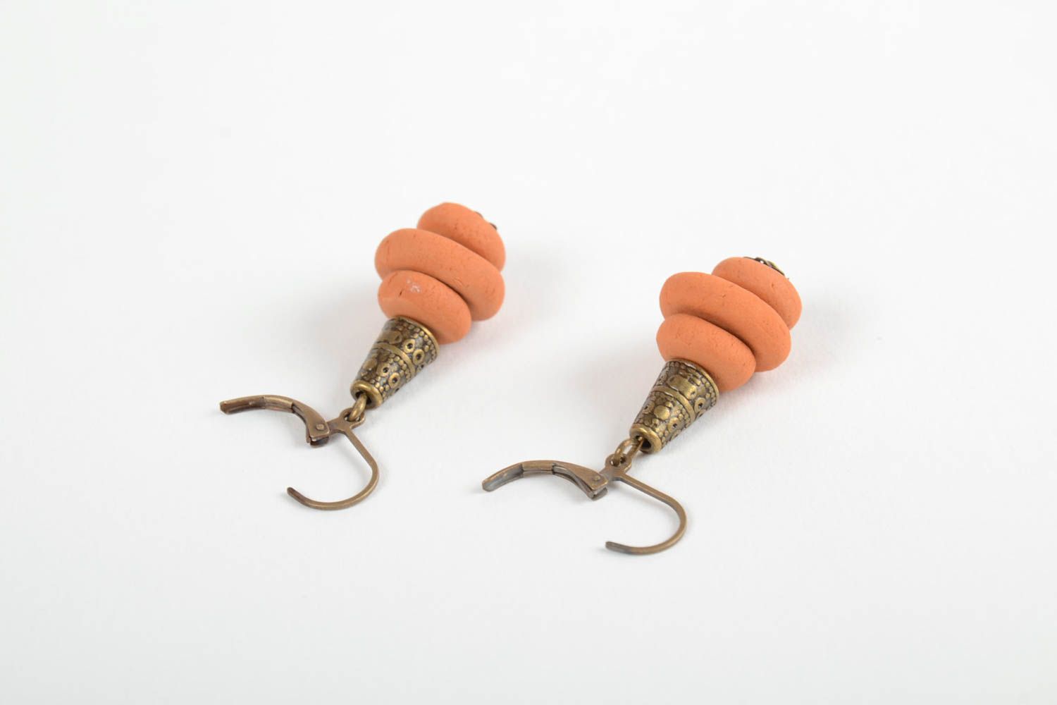Boucles d'oreilles céramique Bijou fait main pendantes orange Accessoire femme photo 3