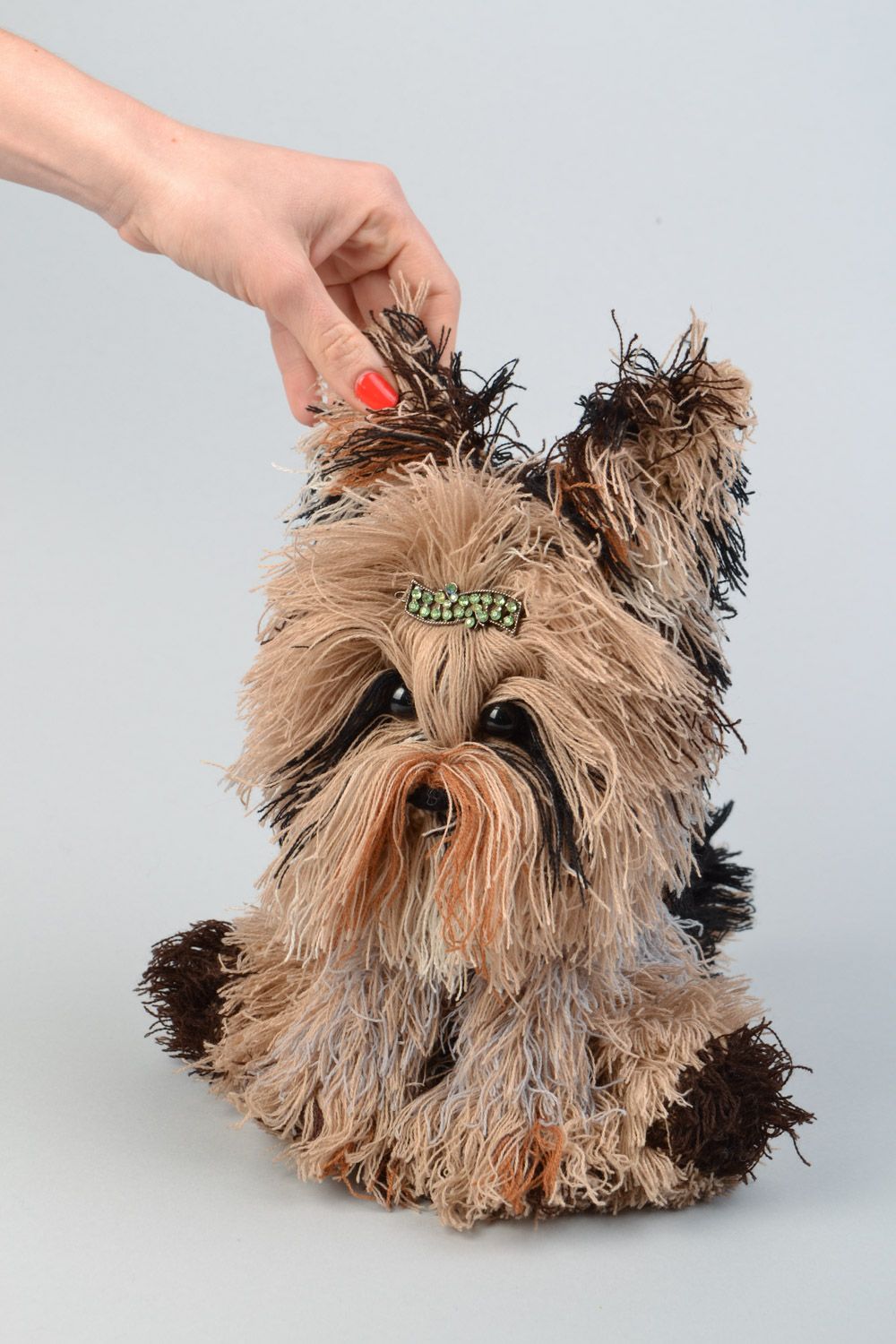 Juguete de peluche tejido a ganchillo de hilos artesanal Yorkshire terrier foto 2