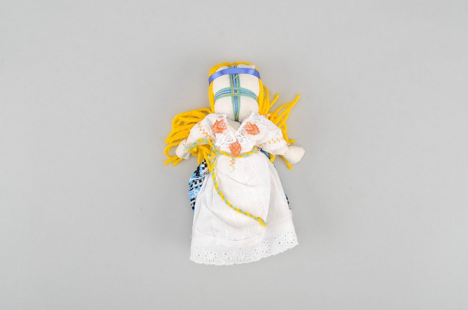 Handgemachte Puppe-Motanka im ethnischem Stil foto 3