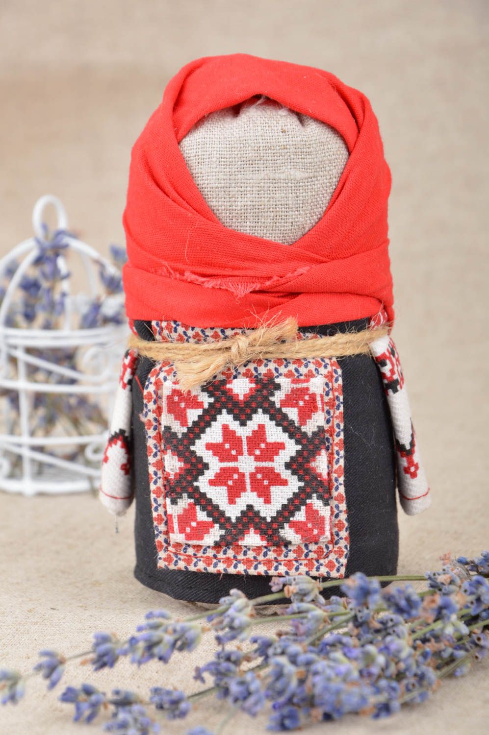 Poupée faite main en tissu de coton et toile de sac style ethnique talisman photo 1
