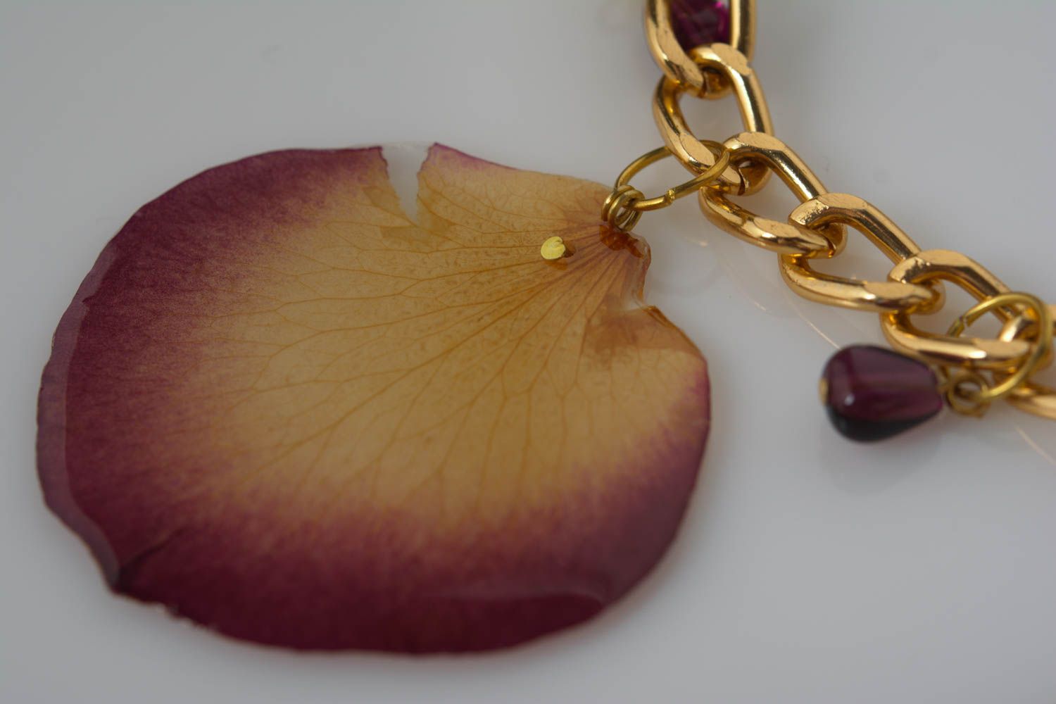 Necklace with rose petals in epoxy resin and chain handmade stylish accessory photo 3