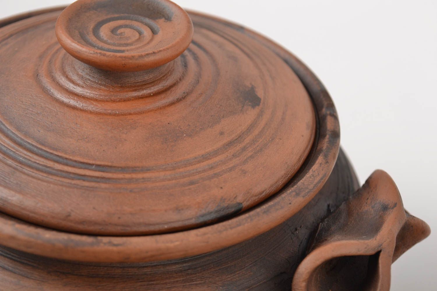 Töpfe keramik handgeschaffen Teller aus Ton originell Interieur Küche stilvoll foto 4
