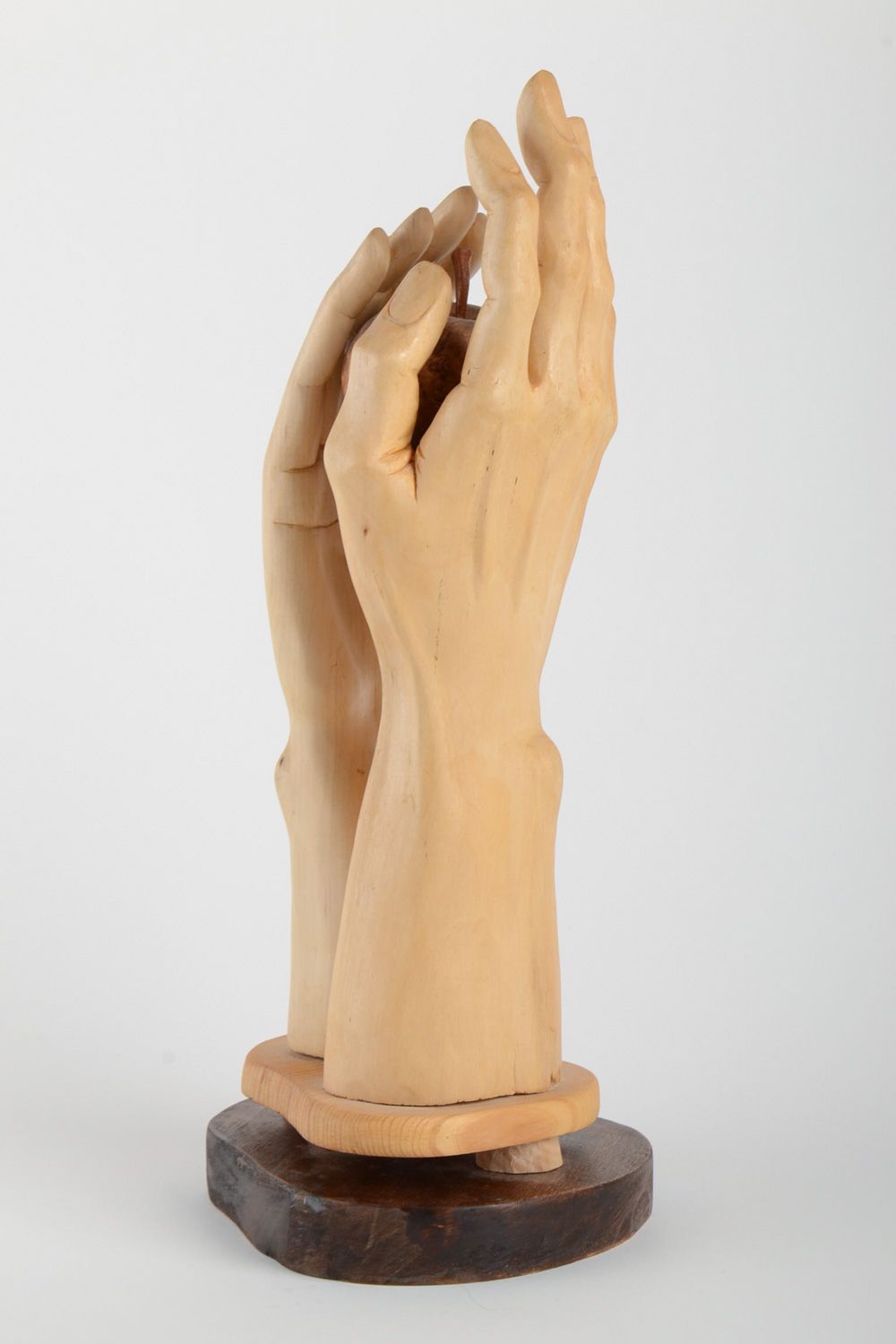 Handgemachte lackierte getönte geschnitzte Statuette aus Holz Hände Geschenk foto 2