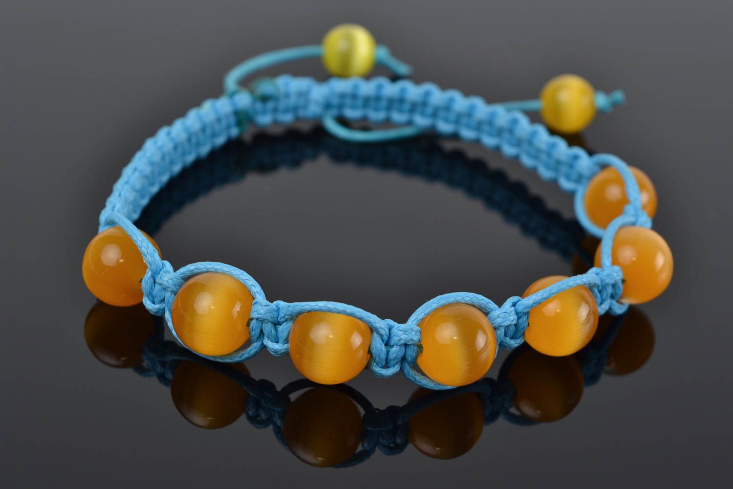 Geflochtenes Armband aus Glas und Schnur blau mit gelb Makramee handgefertigt foto 1