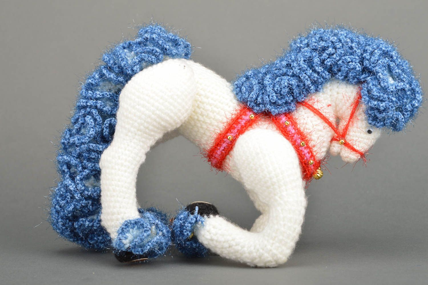 Joli jouet mou tricoté fait main en forme de cheval bleu blanc décoration photo 5