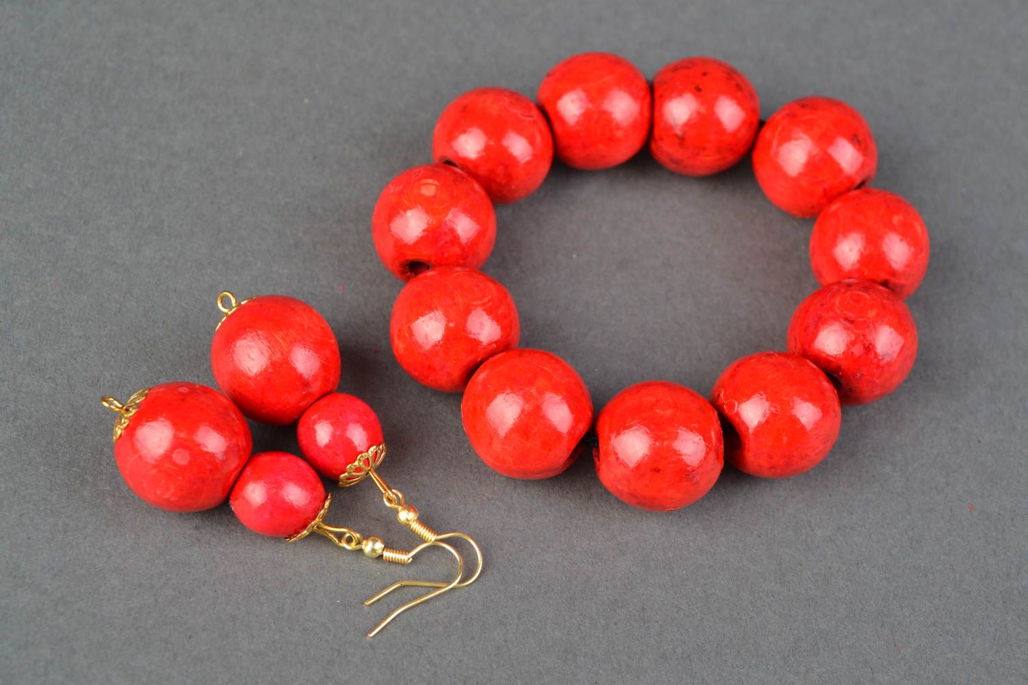 Ensemble de bijoux en bois faits main Boucles d'oreilles et bracelet rouges photo 3
