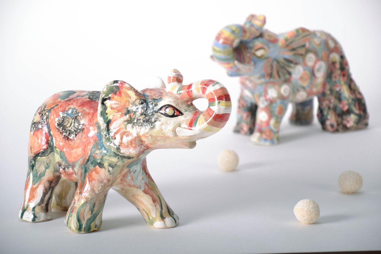 Figurine éléphant en céramique faite main photo 1