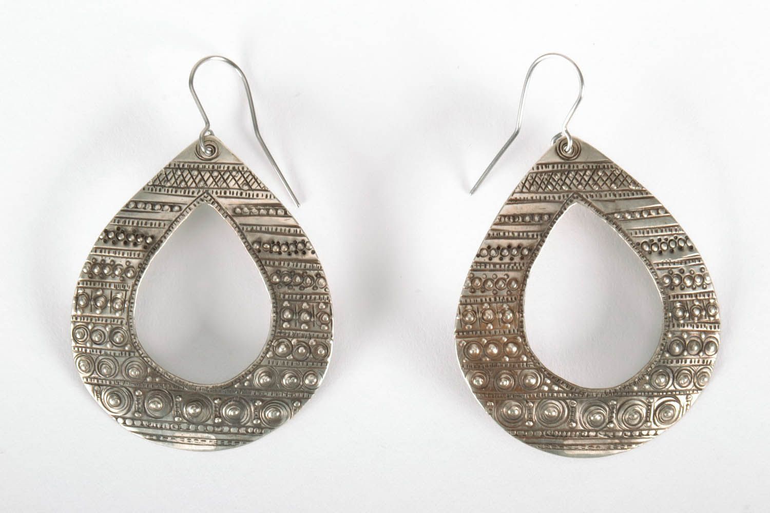 Large stamped earrings photo 2