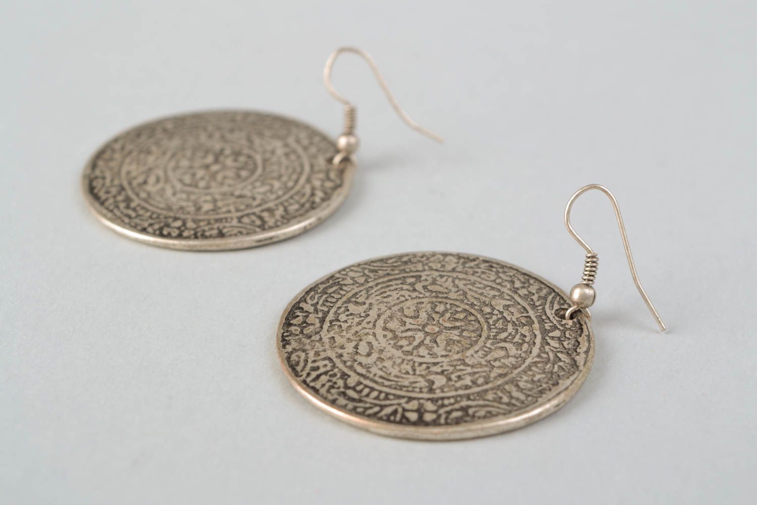 Round metal earrings with ethnic pattern photo 4
