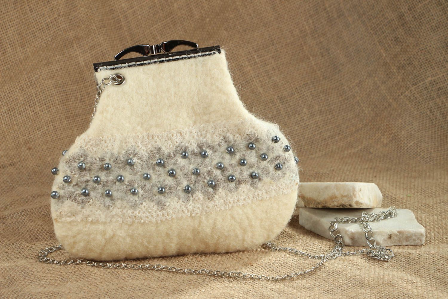 Wool shoulder bag with chain photo 5