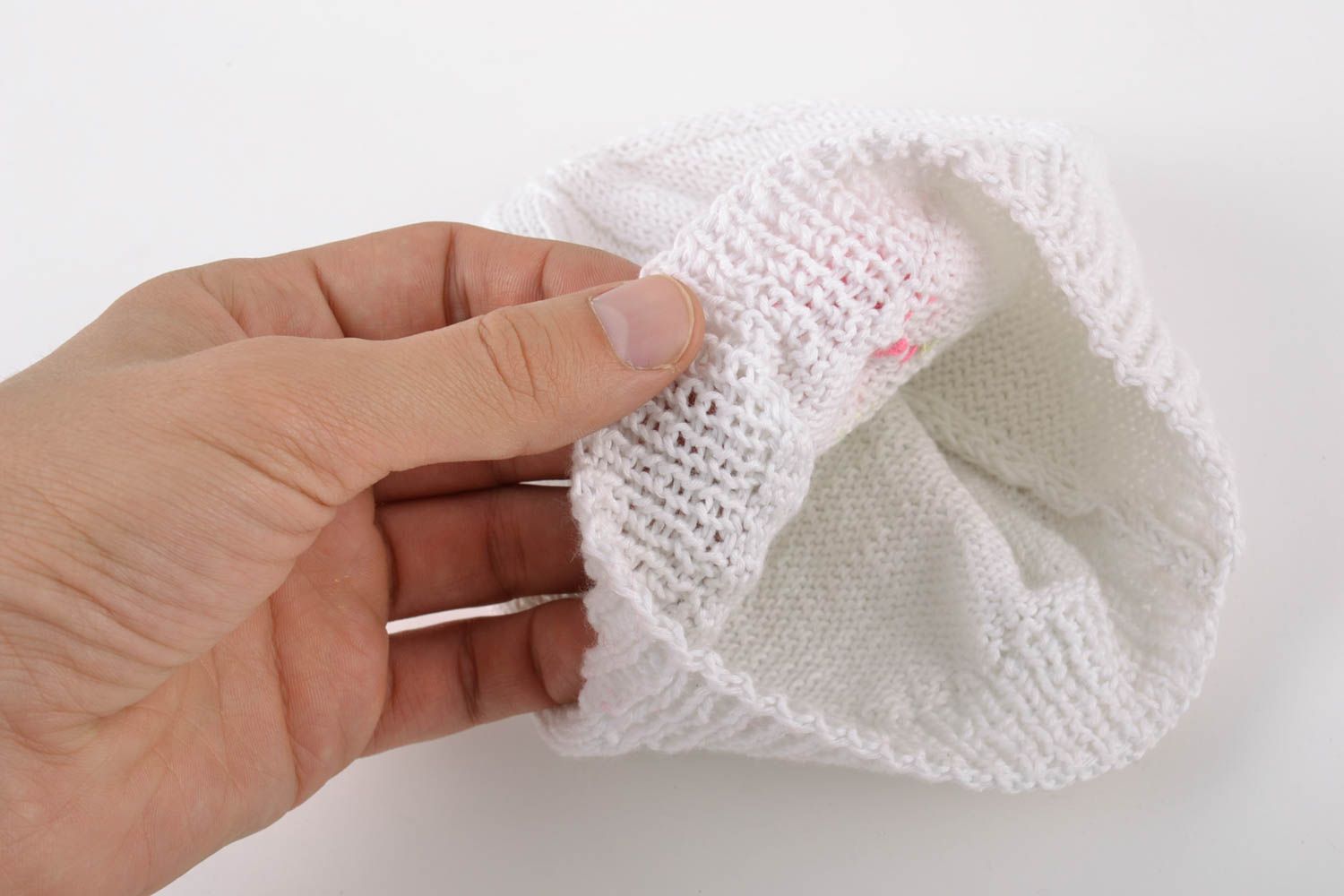 Bonnet tricoté à la main blanc avec fleur rose en coton élégant pour enfant photo 3
