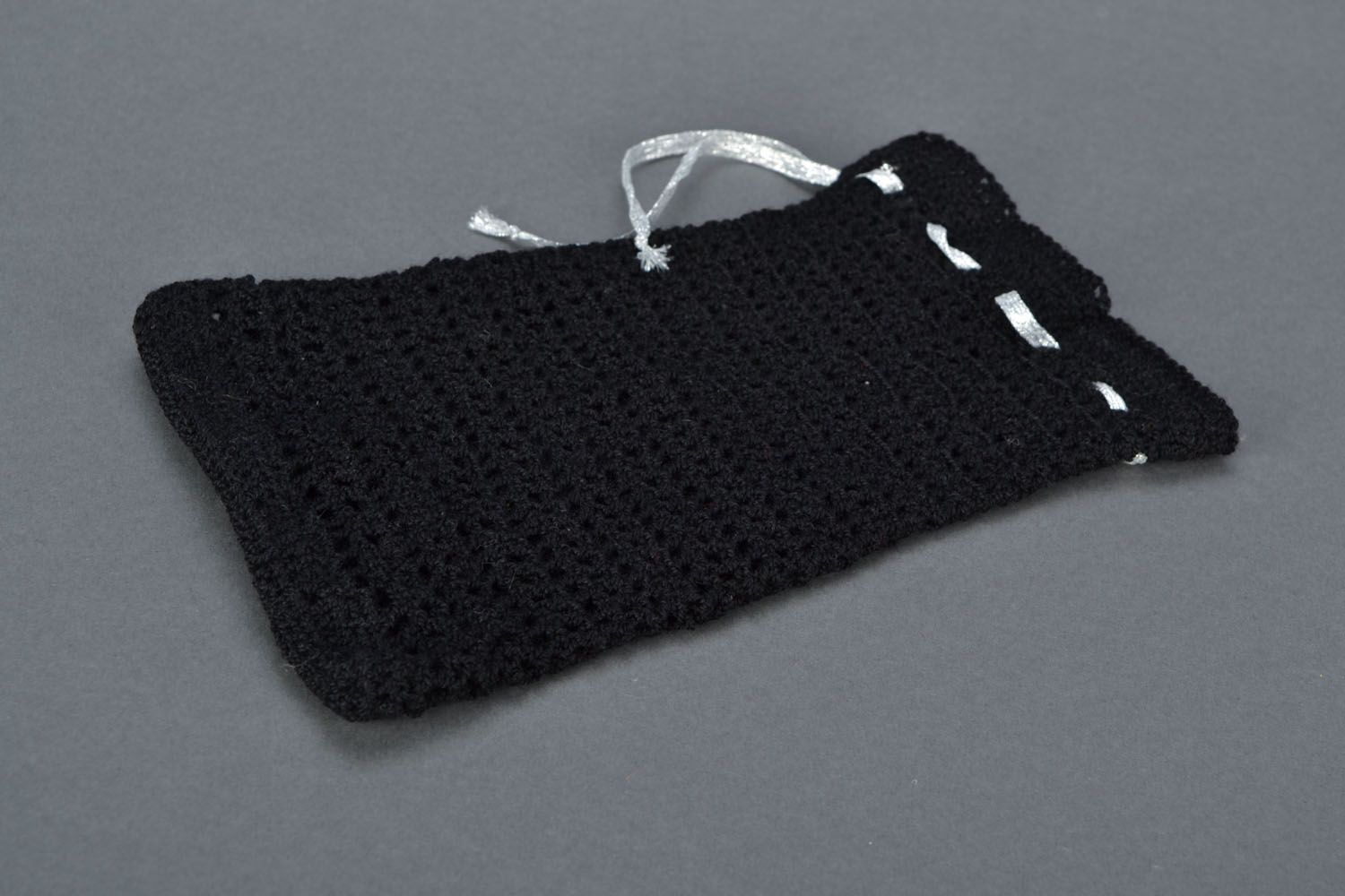 Sachet cadeau tricoté au crochet noir  photo 3