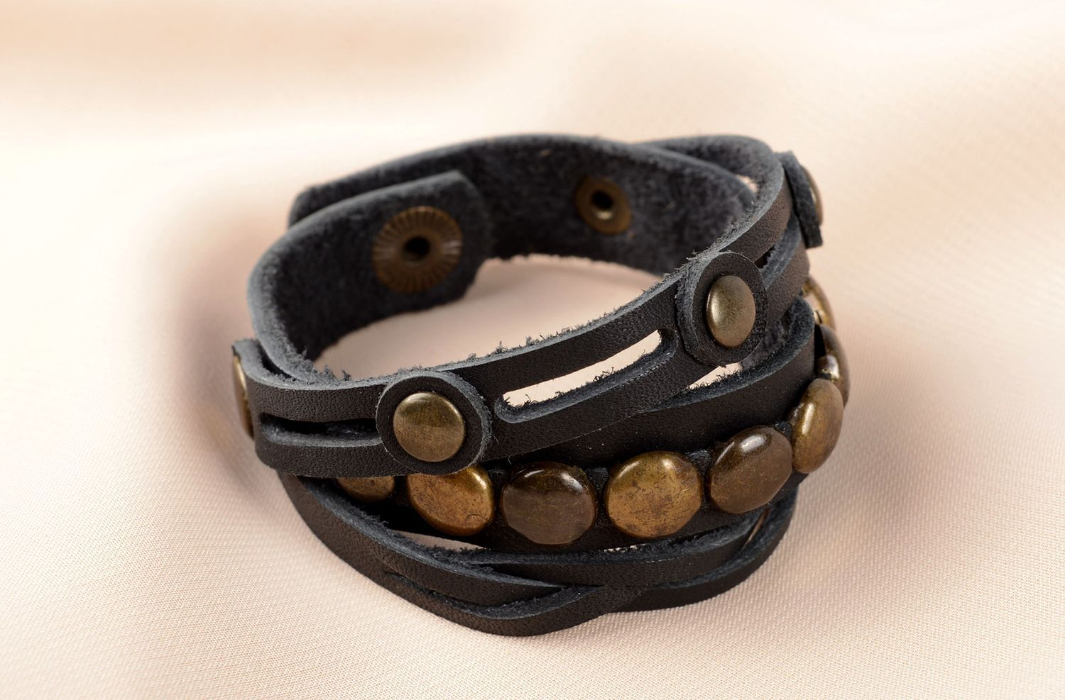 Bracelet en cuir Bijou fait main rivets métal design Accessoire femme original photo 5
