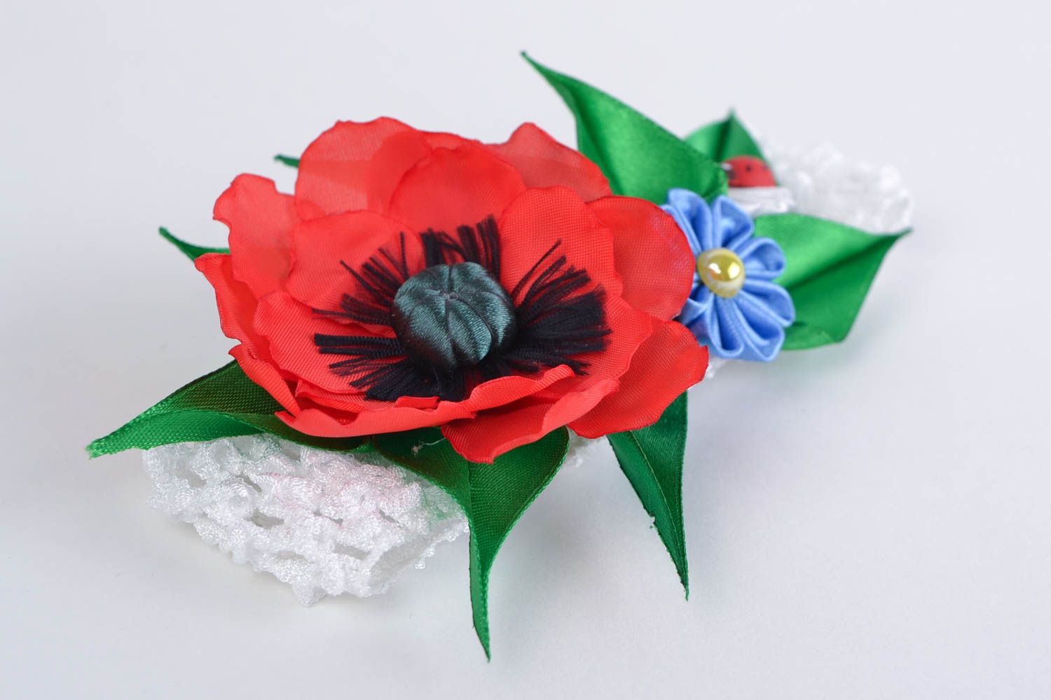 Bandeau avec fleurs kanzashi sur élastique blanc ajouré fait main pour enfant photo 3